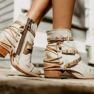 Worn once! Perfect condition!!